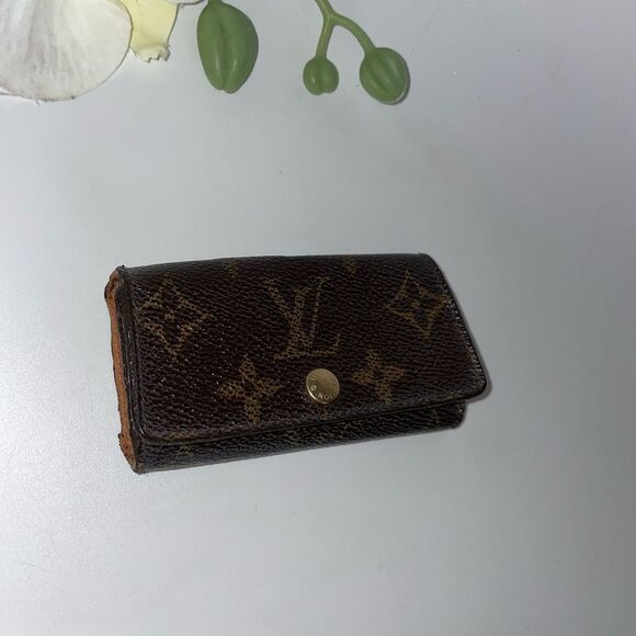 Louis Vuitton Monogram 4 Key Wallet - Picture 1 of 8